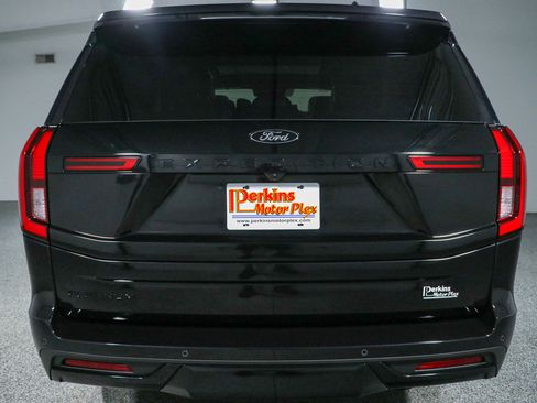 Used 2025 Ford Expedition Platinum w/ Stealth Appearance Package AWD/4WD image 8