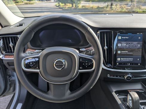 Used 2025 Volvo V60 B5 Cross Country Plus image 18