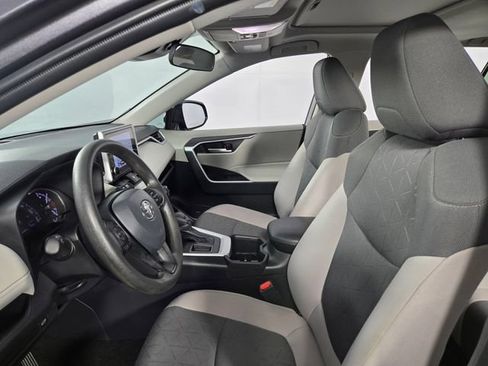 Used 2025 Toyota RAV4 XLE w/ Convenience Package FWD image 14