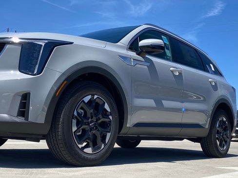 New 2026 Kia Sorento S FWD image 11