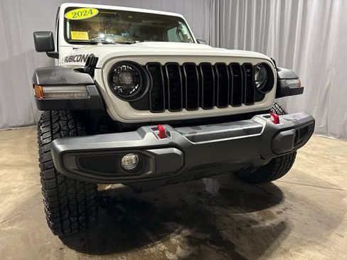 Used 2024 Jeep Wrangler Unlimited Rubicon AWD/4WD image 13