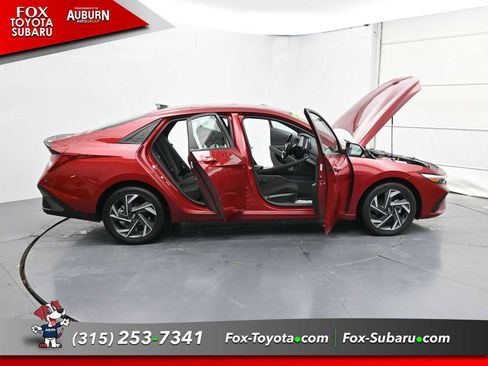 Used 2025 Hyundai Elantra SEL image 35