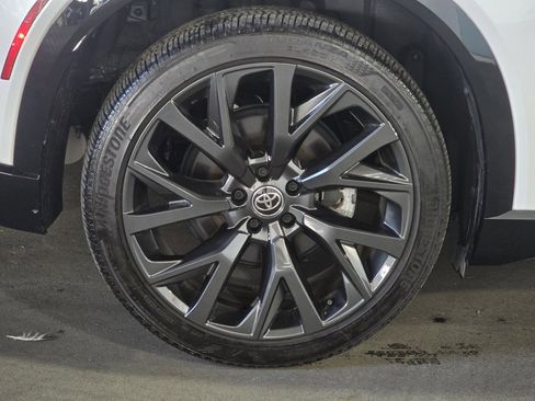 Used 2025 Toyota Crown Signia XLE image 4