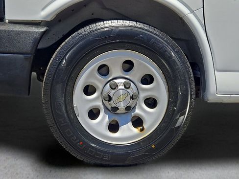 Used 2012 Chevrolet Express 1500 RWD image 8