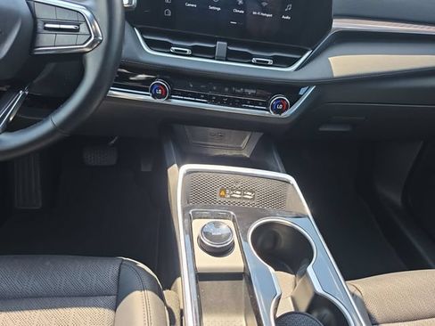 Used 2026 Chevrolet Equinox LT w/ Convenience Package II FWD image 13