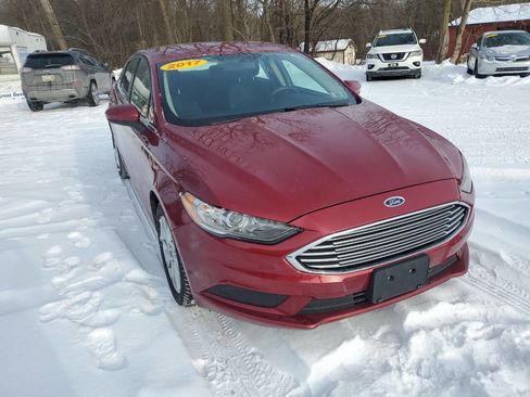Used 2017 Ford Fusion SE image 1