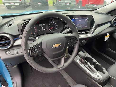 New 2026 Chevrolet Trax LS w/ LS Convenience Package FWD image 20