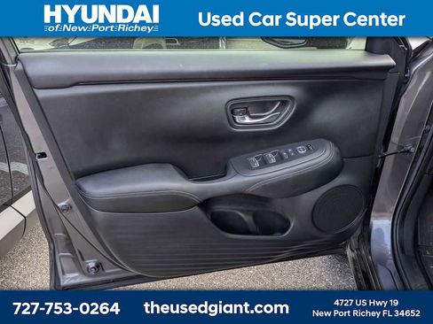 Used 2024 Honda HR-V EX-L image 10