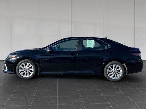 Used 2023 Toyota Camry LE image 2