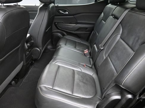 Used 2023 GMC Acadia SLT image 13