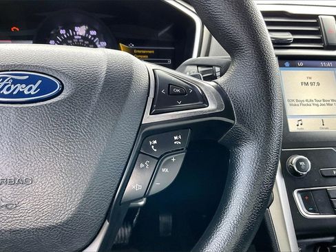 Used 2019 Ford Fusion SE image 11