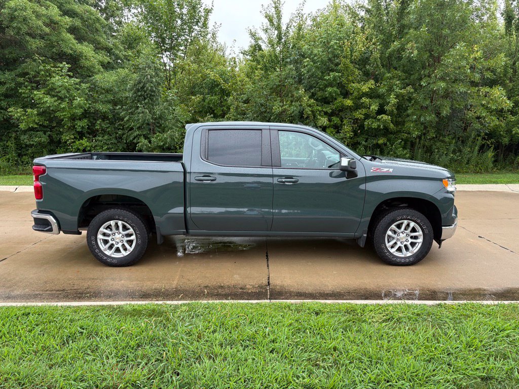Used 2025 Chevrolet Silverado 1500 LT w/ Z71 Off-Road Package AWD/4WD image 10