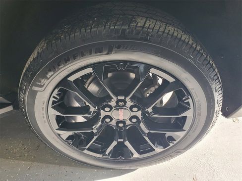 Used 2022 GMC Yukon XL SLE image 28