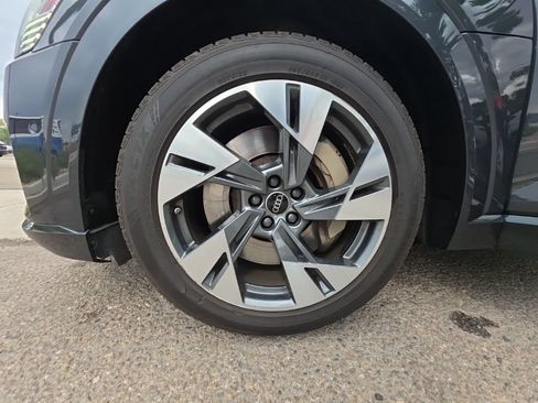 Used 2022 Audi e-tron Premium AWD/4WD image 26