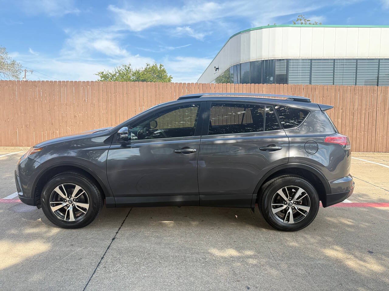 Used 2018 Toyota RAV4 XLE w/ Plus Extra Value Package FWD image 3