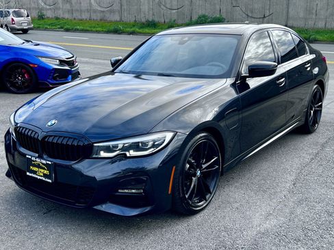 Used 2021 BMW 330e w/ M Sport Package image 9