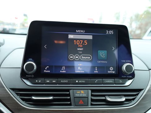 Used 2024 Nissan Altima 2.5 SV image 23