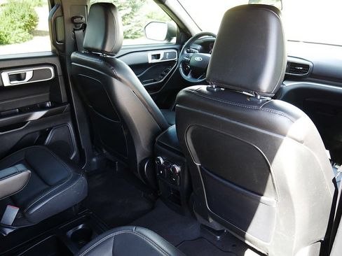Used 2020 Ford Explorer XLT w/ Equipment Group 202A AWD/4WD image 58