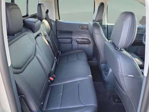 New 2025 Ford Maverick Lariat w/ Black Appearance Package image 28