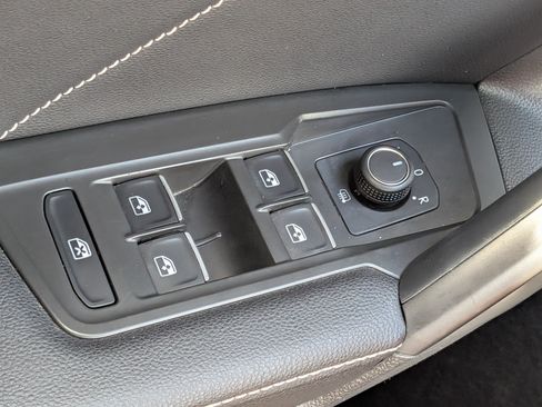 Certified 2023 Volkswagen Tiguan SE R-Line FWD image 25