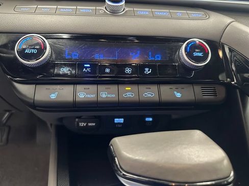 Used 2025 Hyundai Elantra SEL FWD image 31
