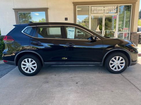 Used 2018 Nissan Rogue S FWD image 6