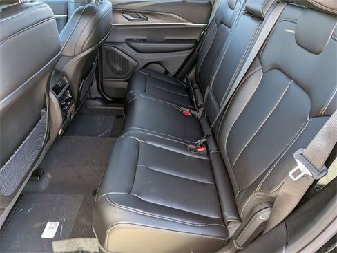 New 2025 Jeep Grand Cherokee Limited w/ Black Appearance Package image 24