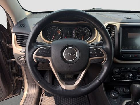 Used 2016 Jeep Cherokee Latitude w/ Comfort/Convenience Group AWD/4WD image 10