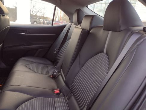 Used 2019 Toyota Camry SE image 12
