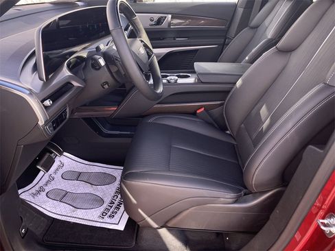 Used 2026 Cadillac Vistiq Sport w/ LPO, Floor Liner Package image 32