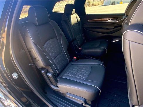 Used 2023 Buick Enclave Avenir image 23