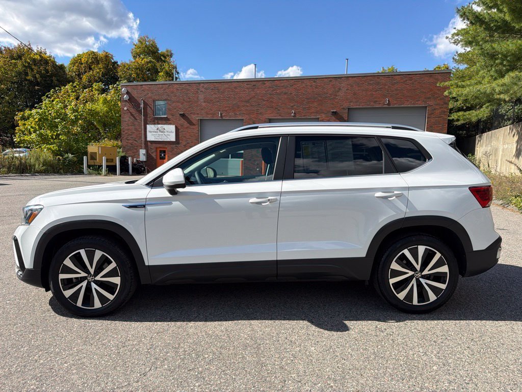 Used 2022 Volkswagen Taos SE AWD/4WD image 3