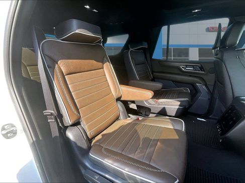 Used 2025 GMC Yukon Denali Ultimate AWD/4WD image 25