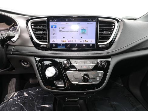 New 2026 Chrysler Pacifica Select AWD/4WD image 15