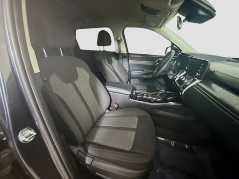 Used 2023 Kia Sorento LX image 28