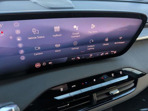 Certified 2025 Buick Enclave Preferred image 21