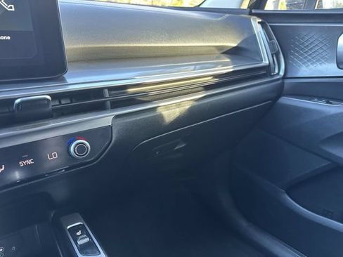 Used 2024 Kia Sorento S FWD image 26