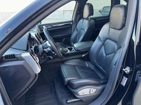 Used 2016 Porsche Cayenne w/ Premium Package image 10