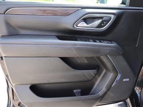 Used 2022 Chevrolet Suburban Z71 w/ Luxury Package image 12