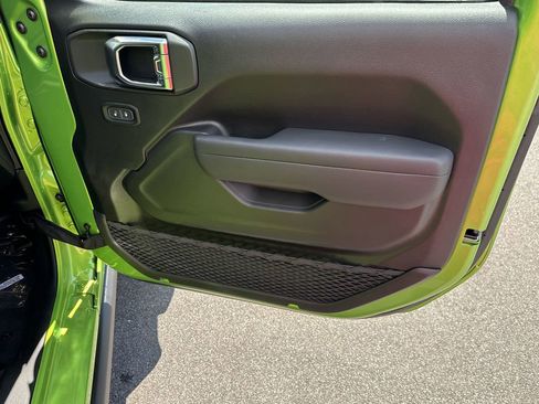 New 2025 Jeep Gladiator Rubicon AWD/4WD image 14
