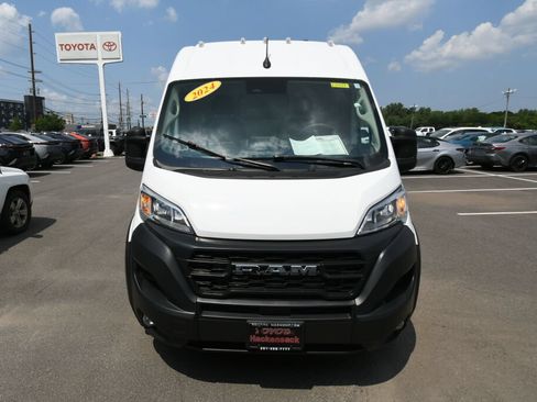Used 2024 RAM ProMaster 2500 w/ Convenience Group FWD image 3