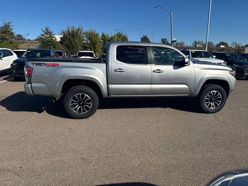 Used 2022 Toyota Tacoma TRD Sport image 9