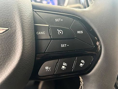 Used 2025 Chrysler Pacifica Limited FWD image 14