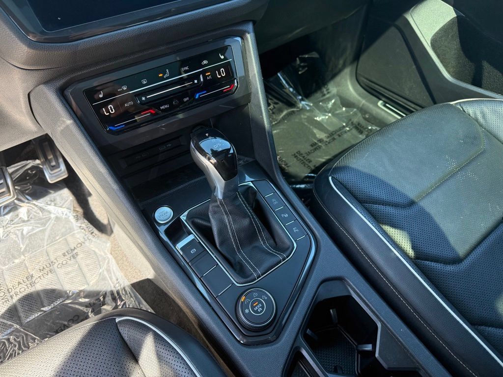 Used 2022 Volkswagen Tiguan SEL R-Line AWD/4WD image 13