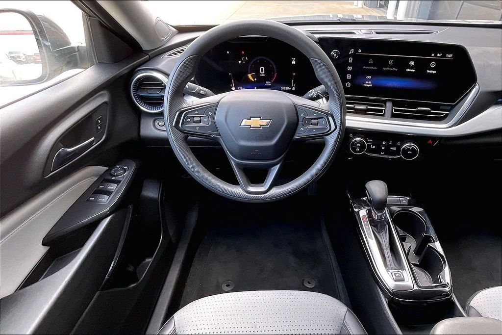 Used 2024 Chevrolet Trax LT FWD image 5