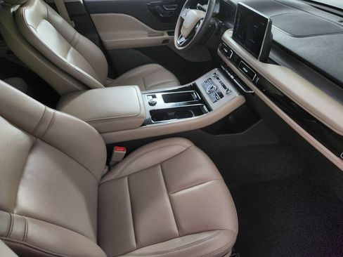 Used 2023 Lincoln Aviator AWD w/ Premium Package image 14