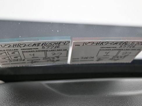 Used 2024 Volkswagen Atlas SE image 10