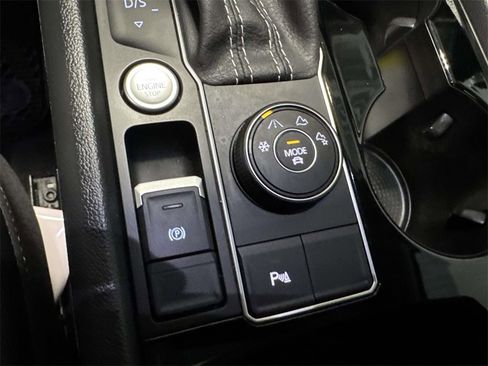 Used 2023 Volkswagen Atlas SE image 25