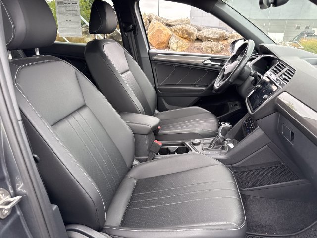 Certified 2024 Volkswagen Tiguan SE R-Line AWD/4WD image 13