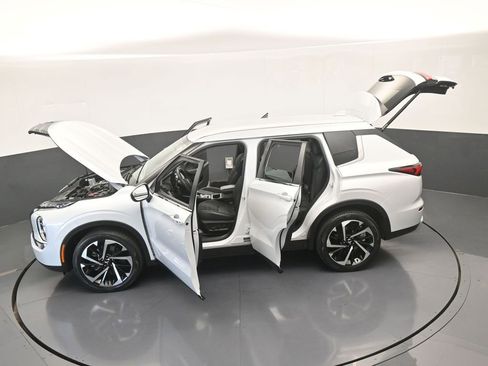 Used 2023 Mitsubishi Outlander SE image 73